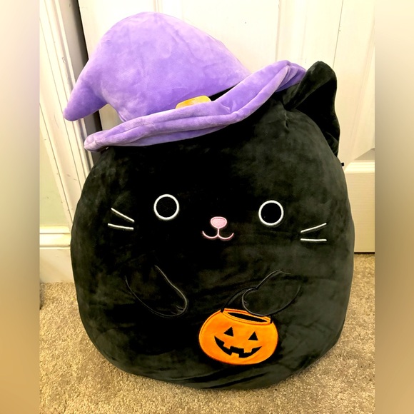 NWOT 16” Calio the cat witch Halloween Squishmallow - Picture 1 of 4